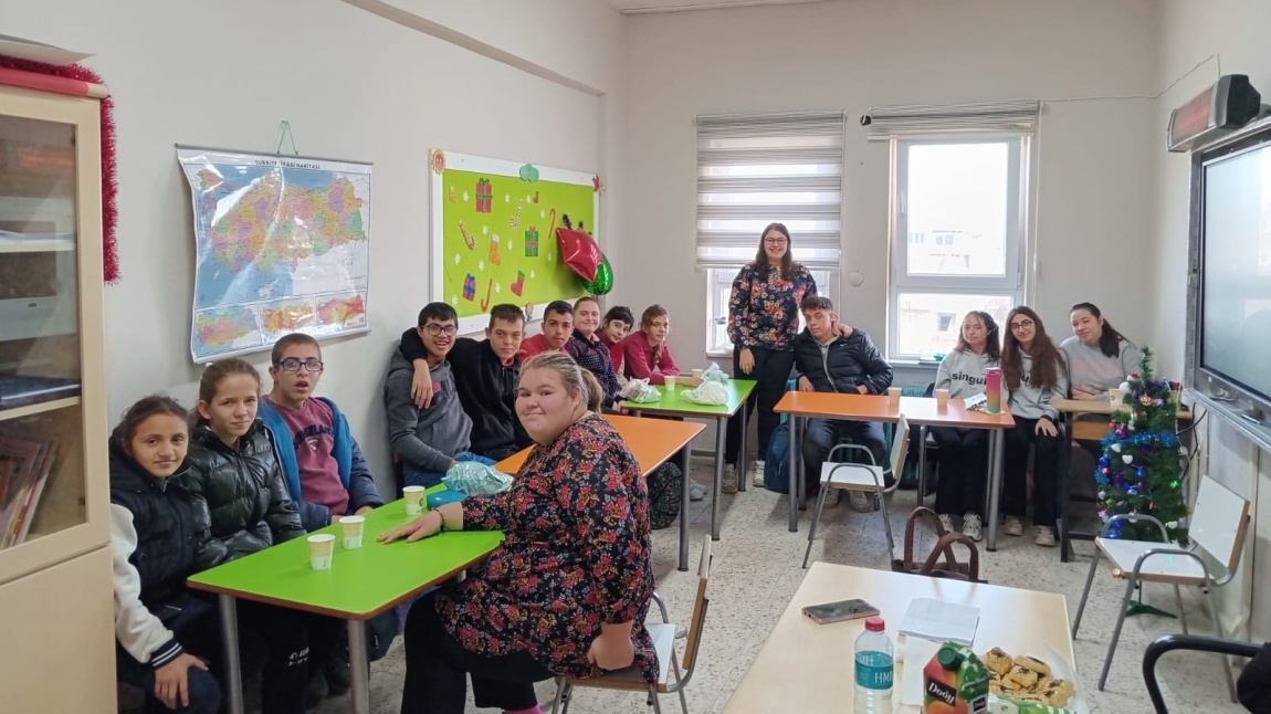 Okulumuz Özel Eğitim Öğrenci ve Öğretmenleri Atatürk MTAL Özel Eğitim Sınıfını Ziyaret Etti.